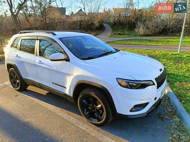 Білий Джип Cherokee, об'ємом двигуна 2.36 л та пробігом 171 тис. км за 15600 $, фото 6 на Automoto.ua