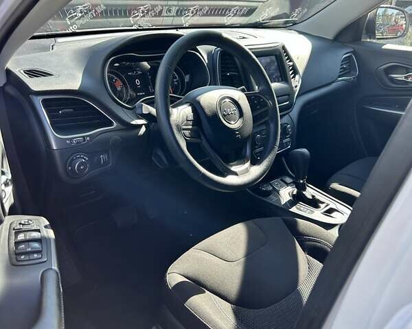 Білий Джип Cherokee, об'ємом двигуна 2.36 л та пробігом 101 тис. км за 17300 $, фото 22 на Automoto.ua