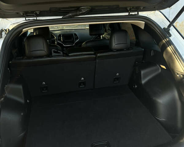 Белый Джип Чероки, объемом двигателя 2.4 л и пробегом 142 тыс. км за 16000 $, фото 16 на Automoto.ua