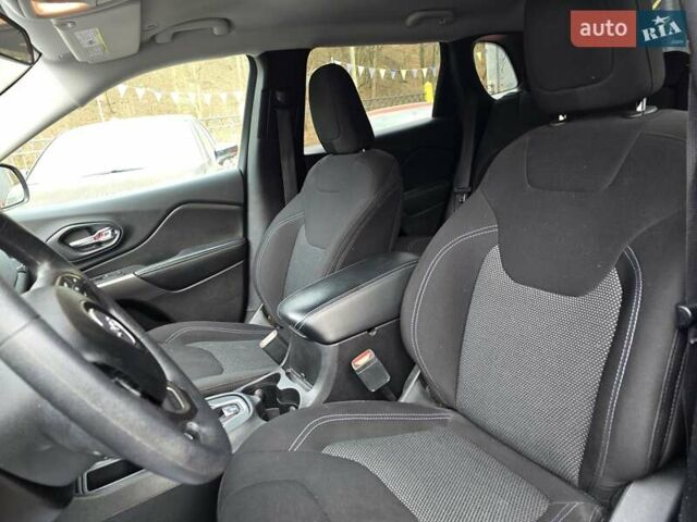 Білий Джип Cherokee, об'ємом двигуна 2.36 л та пробігом 56 тис. км за 14500 $, фото 15 на Automoto.ua