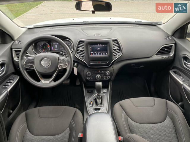 Білий Джип Cherokee, об'ємом двигуна 2.36 л та пробігом 149 тис. км за 13800 $, фото 19 на Automoto.ua