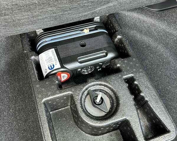 Білий Джип Cherokee, об'ємом двигуна 2.36 л та пробігом 127 тис. км за 17400 $, фото 21 на Automoto.ua