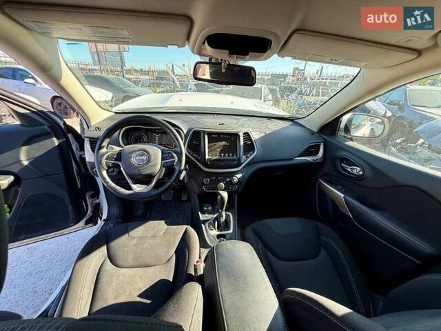 Белый Джип Чероки, объемом двигателя 3.24 л и пробегом 87 тыс. км за 9800 $, фото 26 на Automoto.ua