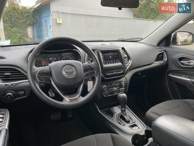 Білий Джип Cherokee, об'ємом двигуна 2.36 л та пробігом 149 тис. км за 13800 $, фото 16 на Automoto.ua