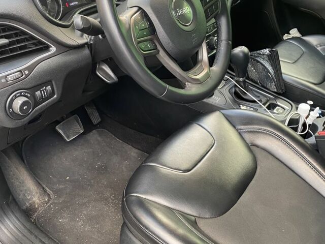 Білий Джип Cherokee, об'ємом двигуна 2.4 л та пробігом 141 тис. км за 18500 $, фото 6 на Automoto.ua