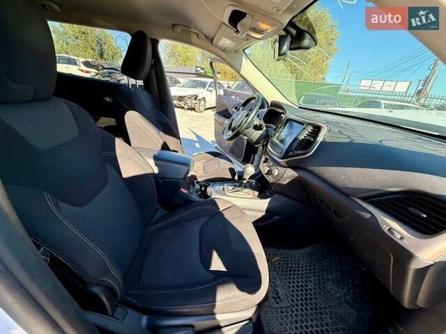 Белый Джип Чероки, объемом двигателя 3.24 л и пробегом 87 тыс. км за 9800 $, фото 25 на Automoto.ua