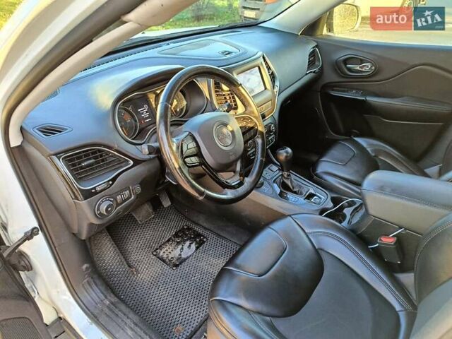 Білий Джип Cherokee, об'ємом двигуна 2.36 л та пробігом 171 тис. км за 15600 $, фото 9 на Automoto.ua