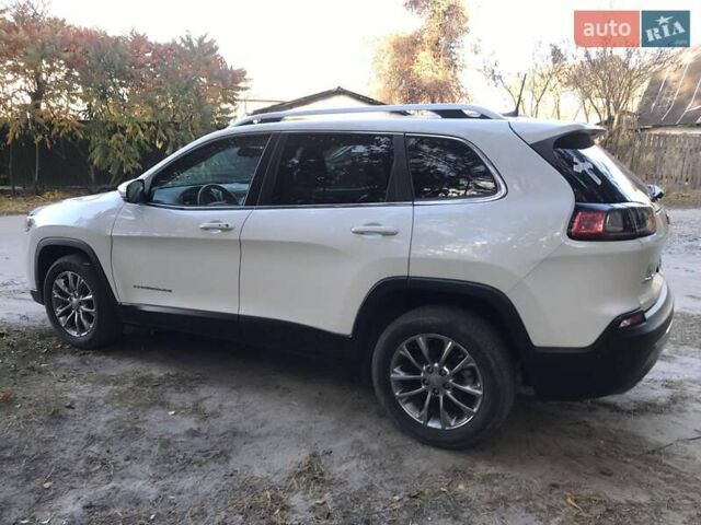 Белый Джип Чероки, объемом двигателя 2.36 л и пробегом 77 тыс. км за 15950 $, фото 2 на Automoto.ua