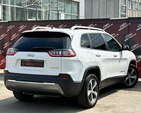 Белый Джип Чероки, объемом двигателя 2.36 л и пробегом 127 тыс. км за 17400 $, фото 7 на Automoto.ua