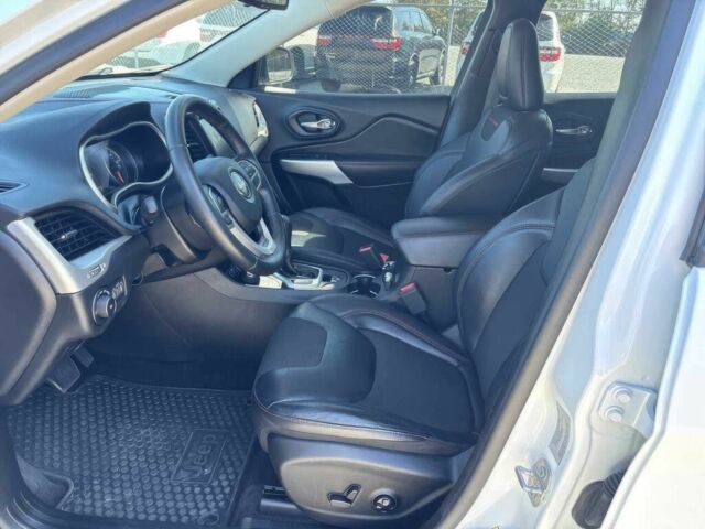 Білий Джип Cherokee, об'ємом двигуна 3.2 л та пробігом 36 тис. км за 3400 $, фото 7 на Automoto.ua