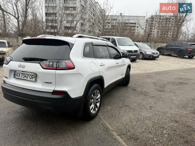 Белый Джип Чероки, объемом двигателя 2.36 л и пробегом 145 тыс. км за 15300 $, фото 4 на Automoto.ua