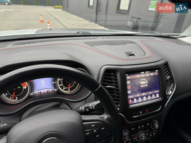 Білий Джип Cherokee, об'ємом двигуна 3.24 л та пробігом 125 тис. км за 18500 $, фото 23 на Automoto.ua