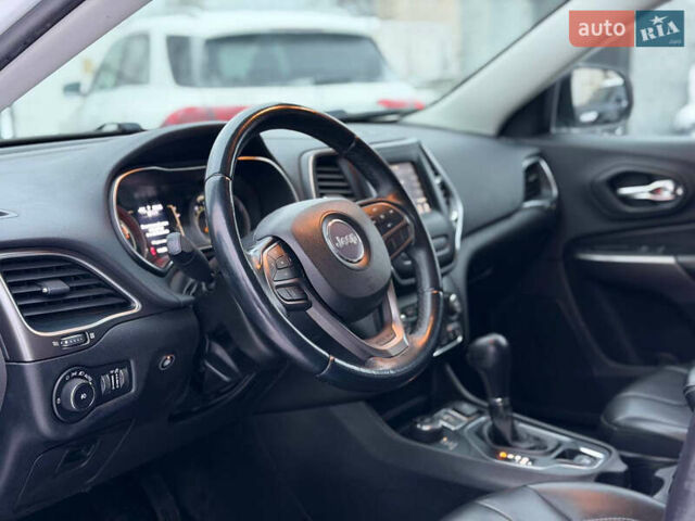 Белый Джип Чероки, объемом двигателя 2.36 л и пробегом 146 тыс. км за 16950 $, фото 12 на Automoto.ua