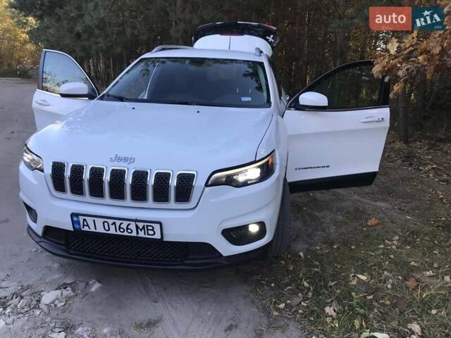 Белый Джип Чероки, объемом двигателя 2.36 л и пробегом 77 тыс. км за 15950 $, фото 4 на Automoto.ua