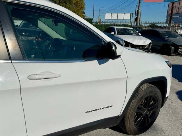 Білий Джип Cherokee, об'ємом двигуна 3.24 л та пробігом 87 тис. км за 9400 $, фото 15 на Automoto.ua