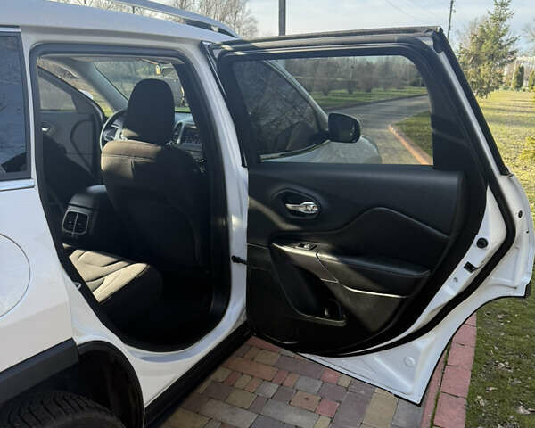 Белый Джип Чероки, объемом двигателя 2.4 л и пробегом 134 тыс. км за 16350 $, фото 18 на Automoto.ua