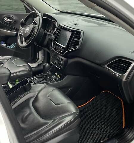 Белый Джип Чероки, объемом двигателя 3.24 л и пробегом 58 тыс. км за 20000 $, фото 9 на Automoto.ua