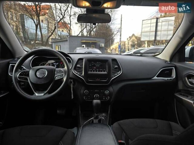 Білий Джип Cherokee, об'ємом двигуна 2.36 л та пробігом 56 тис. км за 14500 $, фото 13 на Automoto.ua