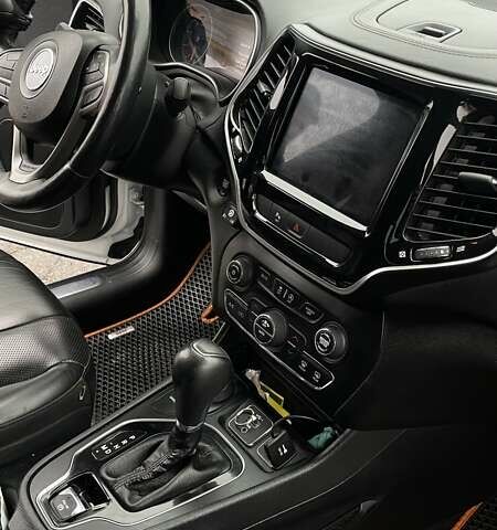 Белый Джип Чероки, объемом двигателя 3.24 л и пробегом 58 тыс. км за 20000 $, фото 10 на Automoto.ua