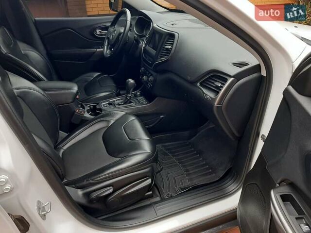 Білий Джип Cherokee, об'ємом двигуна 3.2 л та пробігом 90 тис. км за 17900 $, фото 12 на Automoto.ua