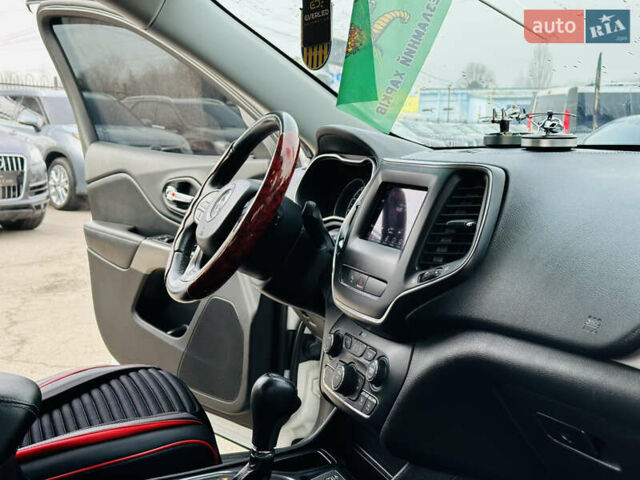 Білий Джип Cherokee, об'ємом двигуна 2.36 л та пробігом 150 тис. км за 17900 $, фото 23 на Automoto.ua