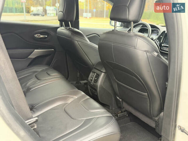 Білий Джип Cherokee, об'ємом двигуна 3.24 л та пробігом 114 тис. км за 18500 $, фото 12 на Automoto.ua