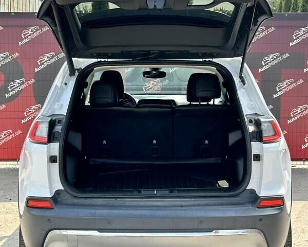 Білий Джип Cherokee, об'ємом двигуна 2.36 л та пробігом 127 тис. км за 17400 $, фото 13 на Automoto.ua