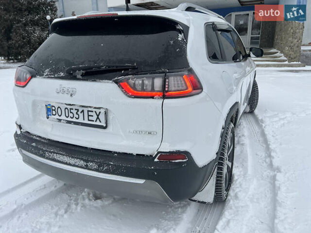 Белый Джип Чероки, объемом двигателя 2.36 л и пробегом 82 тыс. км за 16000 $, фото 2 на Automoto.ua