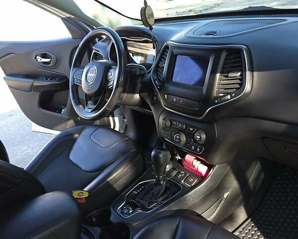 Белый Джип Чероки, объемом двигателя 2.36 л и пробегом 76 тыс. км за 19300 $, фото 7 на Automoto.ua