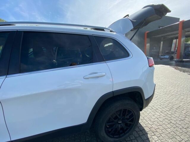 Білий Джип Cherokee, об'ємом двигуна 2.4 л та пробігом 141 тис. км за 18500 $, фото 2 на Automoto.ua