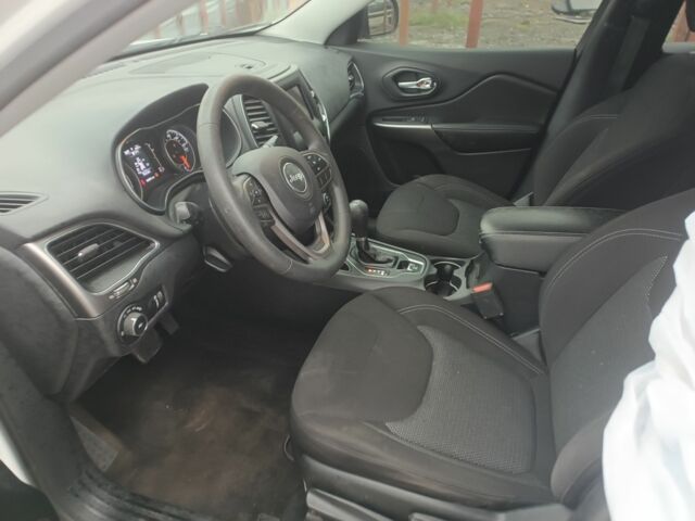 Білий Джип Cherokee, об'ємом двигуна 0 л та пробігом 160 тис. км за 12000 $, фото 2 на Automoto.ua