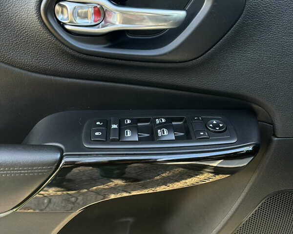 Белый Джип Чероки, объемом двигателя 2.4 л и пробегом 142 тыс. км за 16000 $, фото 11 на Automoto.ua