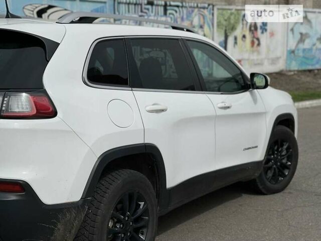 Білий Джип Cherokee, об'ємом двигуна 2.4 л та пробігом 95 тис. км за 17350 $, фото 5 на Automoto.ua