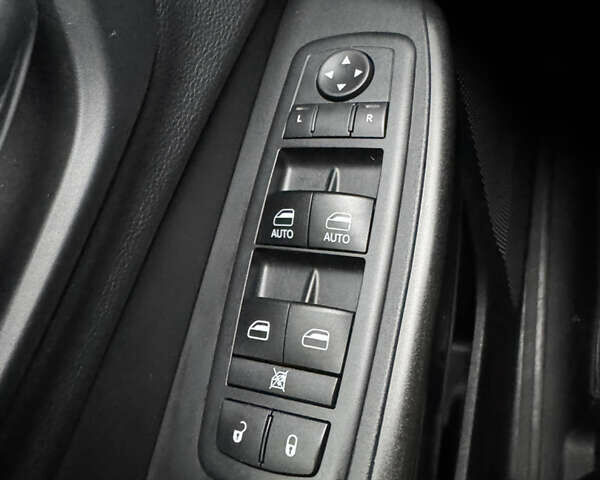 Білий Джип Cherokee, об'ємом двигуна 3.24 л та пробігом 125 тис. км за 18500 $, фото 25 на Automoto.ua
