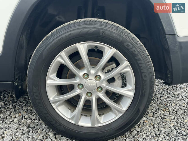 Белый Джип Чероки, объемом двигателя 2.36 л и пробегом 73 тыс. км за 15900 $, фото 11 на Automoto.ua