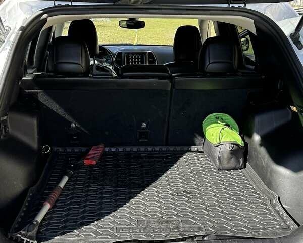 Білий Джип Cherokee, об'ємом двигуна 3.24 л та пробігом 72 тис. км за 18200 $, фото 38 на Automoto.ua