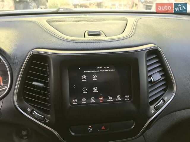 Білий Джип Cherokee, об'ємом двигуна 2.36 л та пробігом 46 тис. км за 17900 $, фото 11 на Automoto.ua