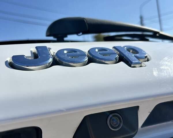 Белый Джип Чероки, объемом двигателя 2.36 л и пробегом 101 тыс. км за 17300 $, фото 9 на Automoto.ua