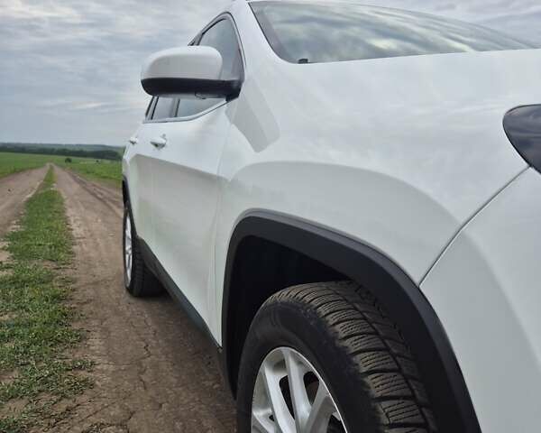 Білий Джип Cherokee, об'ємом двигуна 2.36 л та пробігом 210 тис. км за 12500 $, фото 9 на Automoto.ua