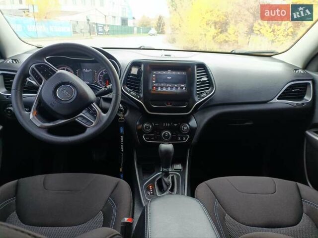 Белый Джип Чероки, объемом двигателя 2.36 л и пробегом 188 тыс. км за 14250 $, фото 12 на Automoto.ua