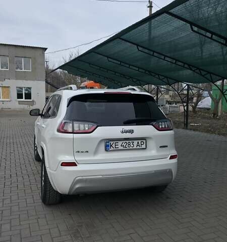 Белый Джип Чероки, объемом двигателя 2.36 л и пробегом 137 тыс. км за 16000 $, фото 2 на Automoto.ua