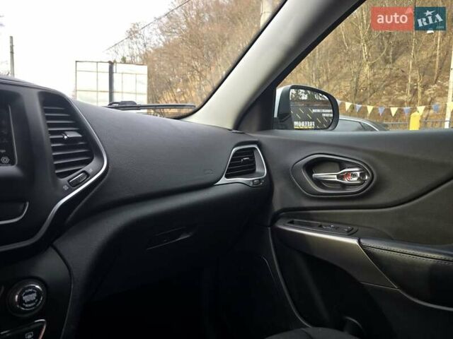 Білий Джип Cherokee, об'ємом двигуна 2.36 л та пробігом 56 тис. км за 14500 $, фото 19 на Automoto.ua