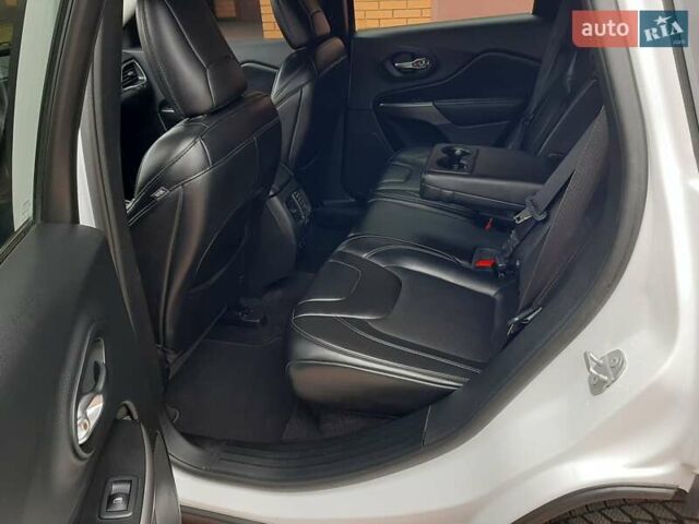 Білий Джип Cherokee, об'ємом двигуна 3.2 л та пробігом 90 тис. км за 17900 $, фото 10 на Automoto.ua