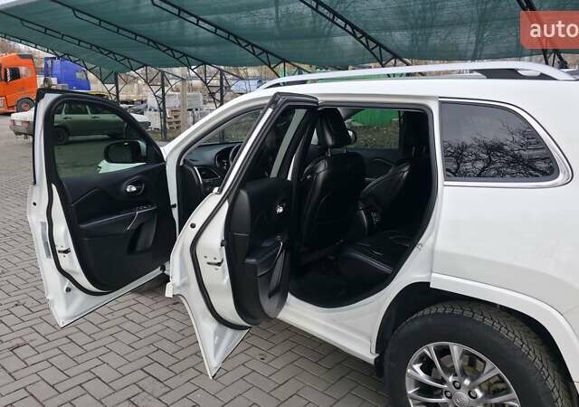 Белый Джип Чероки, объемом двигателя 2.36 л и пробегом 137 тыс. км за 16000 $, фото 16 на Automoto.ua