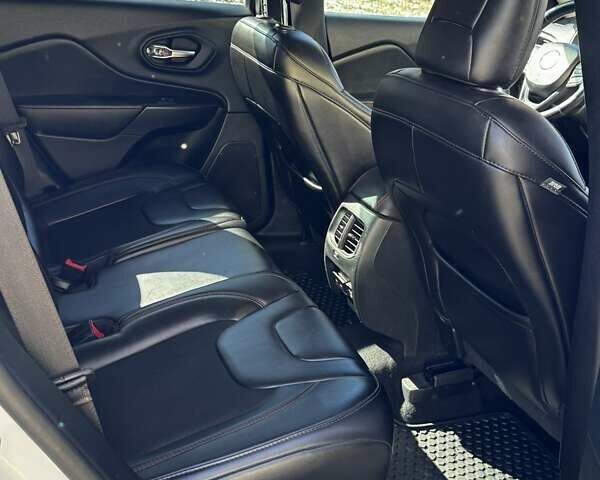 Білий Джип Cherokee, об'ємом двигуна 3.24 л та пробігом 72 тис. км за 18200 $, фото 62 на Automoto.ua