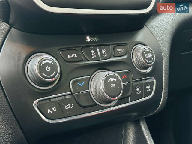 Білий Джип Cherokee, об'ємом двигуна 2.36 л та пробігом 150 тис. км за 17900 $, фото 31 на Automoto.ua