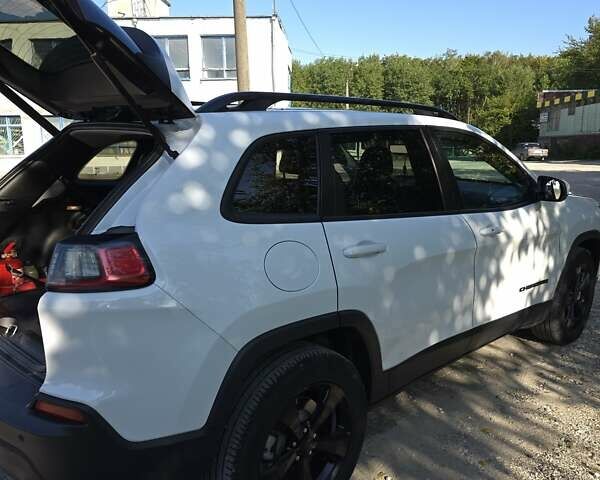 Белый Джип Чероки, объемом двигателя 2.36 л и пробегом 76 тыс. км за 19300 $, фото 4 на Automoto.ua