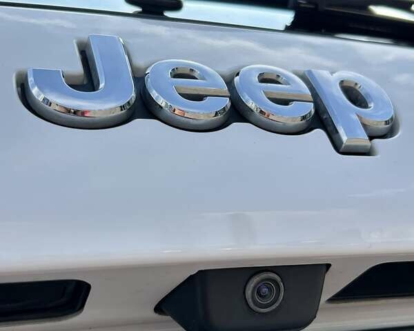 Белый Джип Чероки, объемом двигателя 2.36 л и пробегом 127 тыс. км за 17400 $, фото 9 на Automoto.ua