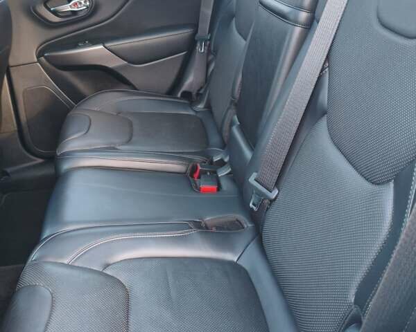 Білий Джип Cherokee, об'ємом двигуна 2 л та пробігом 75 тис. км за 22999 $, фото 11 на Automoto.ua