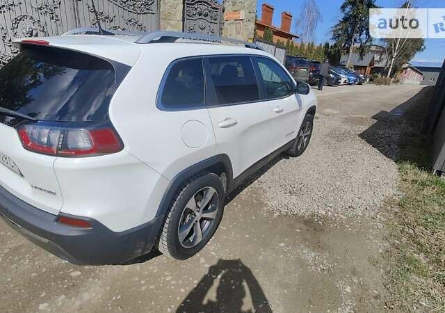 Білий Джип Cherokee, об'ємом двигуна 1.99 л та пробігом 89 тис. км за 17999 $, фото 2 на Automoto.ua